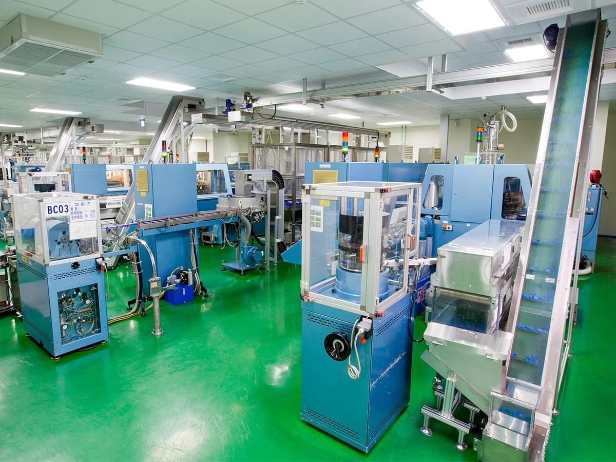 Production equipment for plastic closures
